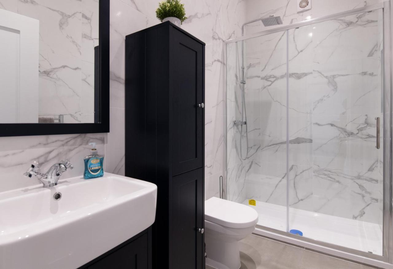 Fantastic New, London Apartment 3 Bed 1 Bath & Parking Whetstone Exterior foto