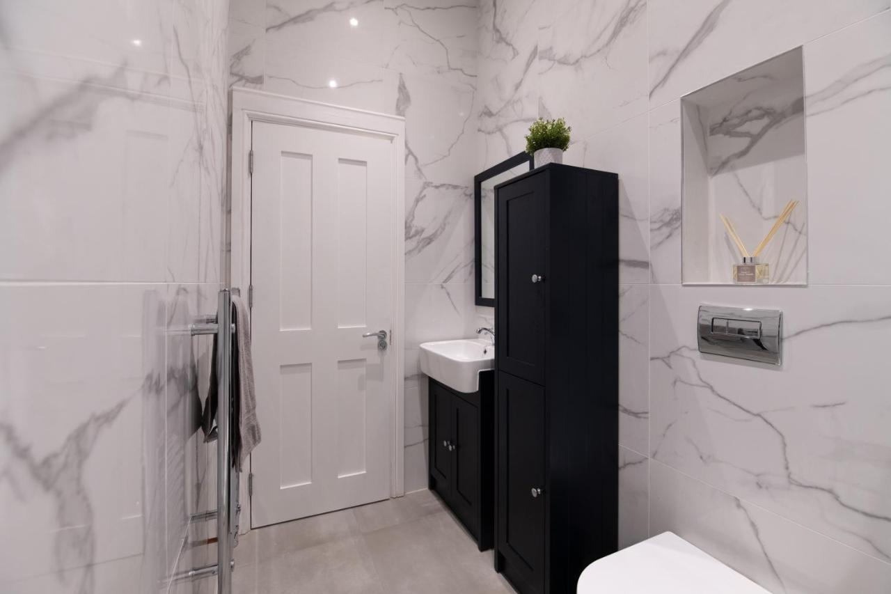 Fantastic New, London Apartment 3 Bed 1 Bath & Parking Whetstone Exterior foto