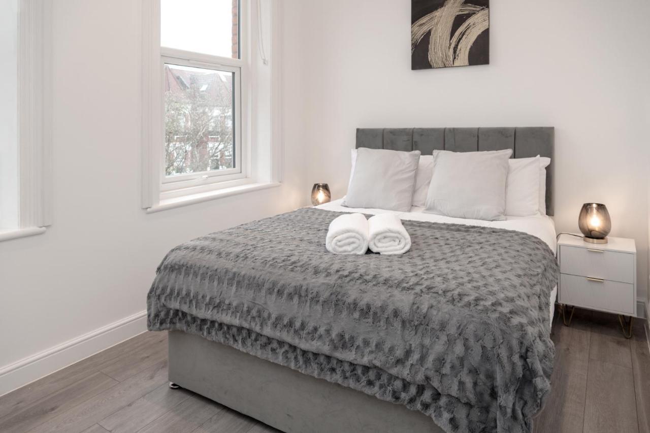Fantastic New, London Apartment 3 Bed 1 Bath & Parking Whetstone Exterior foto